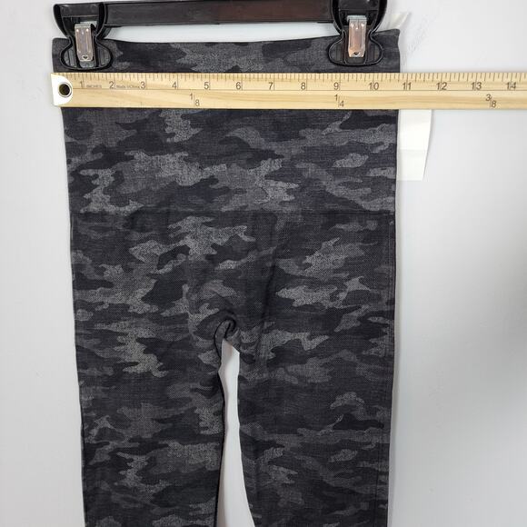 Spanx Look At Me Now Camoflauge Ankle Leggings Size S Black High Rise FL3515 - Picture 7 of 9